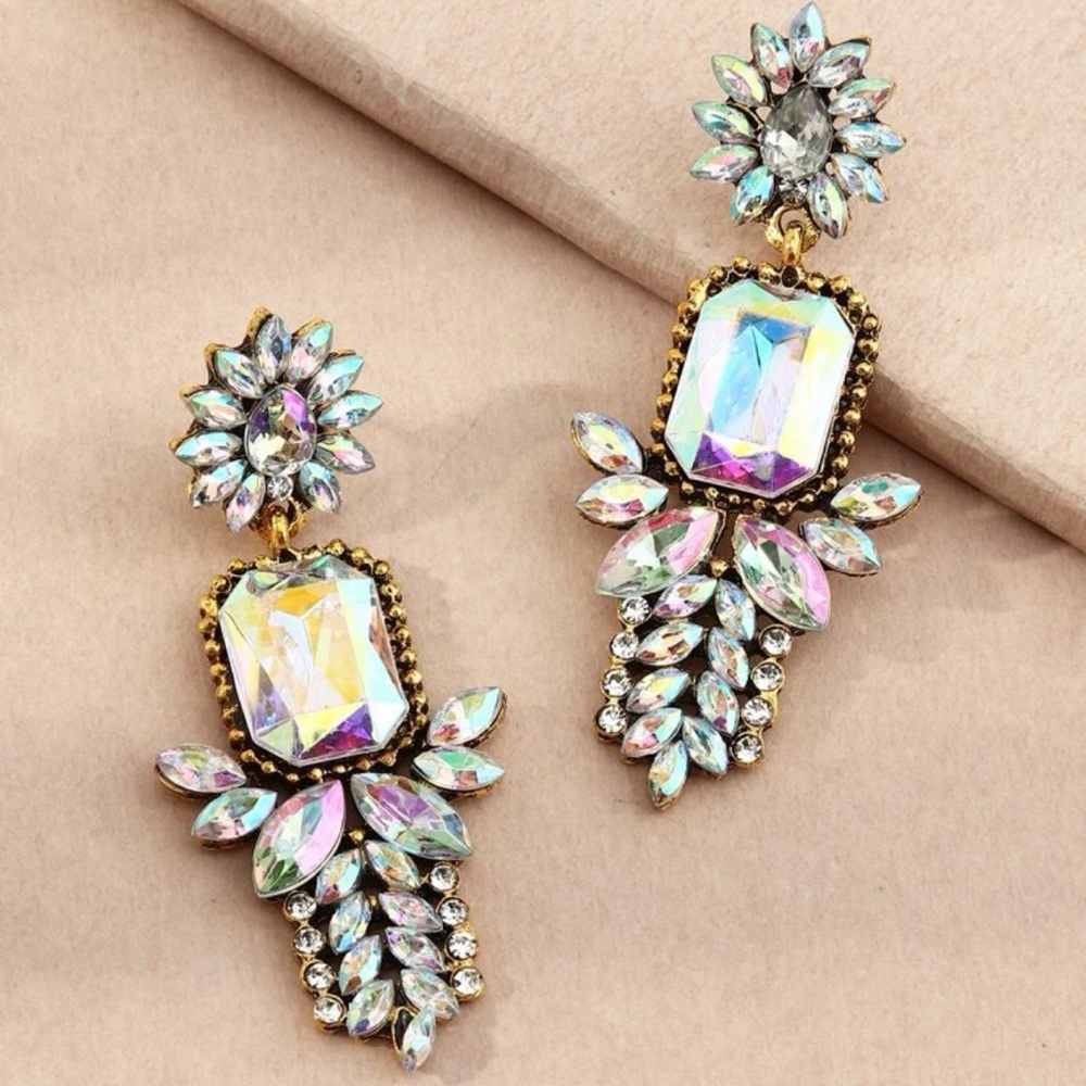 Rainbow light reflective Old Hollywood 1920s earrings / NWOT - Picture 3 of 4